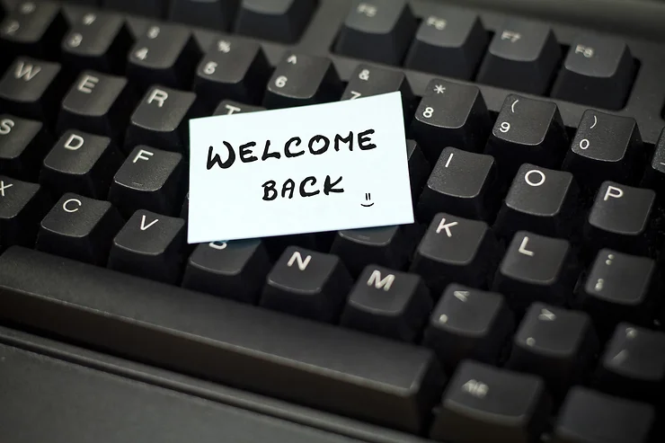 Keyboard with a note "welcome back"
